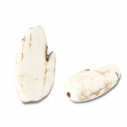 Perline di ceramica mano biancastro