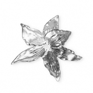Ciondoli accattivanti a fiore Argento