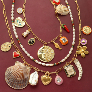 Set di ispirazione Look che amiamo: la tendenza dei ciondoli 