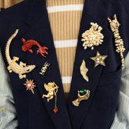 Set di ispirazione Crea una collezione festiva di spille statement accattivanti