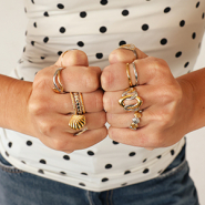 Set di ispirazione Abbina anelli e ciondoli in acciaio inox in un set