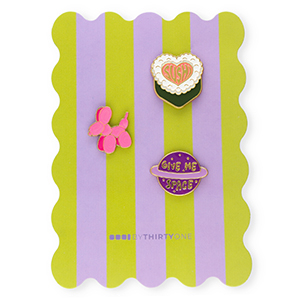 BY31&reg; Pins "Sushi"&nbsp;/&nbsp;cane a palloncino&nbsp;/&nbsp;"Give me space" su un cartoncino verde-viola-rosa-bianco-giallo