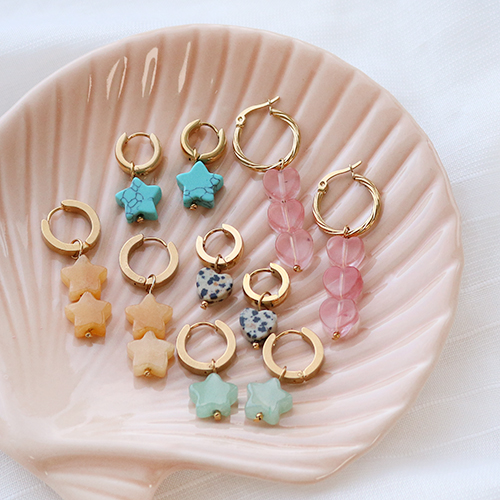 Realizza orecchini di tendenza con le perline in pietra naturale a forma di cuore e stella 