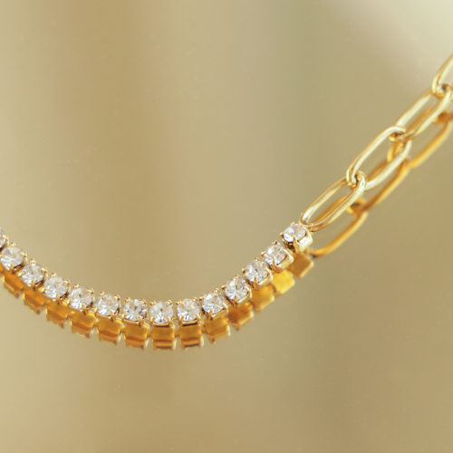 Bellissimi braccialetti pronti da indossare e collane da abbinare