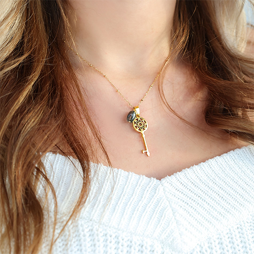 Crea orecchini e collane con i ciondoli a chiave