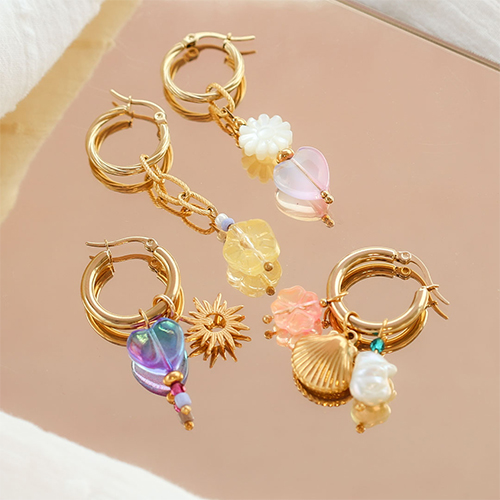 Ecco come creare orecchini e cordini per telefono con perline di vetro