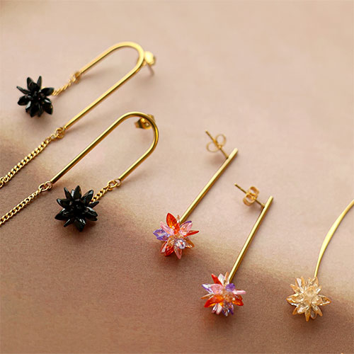 Ecco come incorporare i ciondoli in zirconia nei gioielli minimalisti