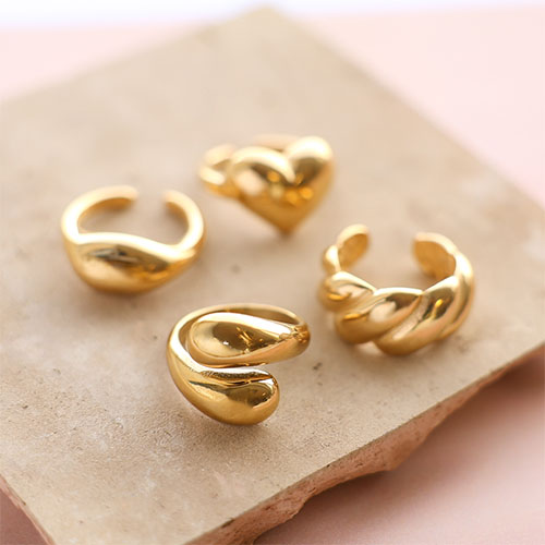 Nuova linea di orecchini e anelli in acciaio inossidabile