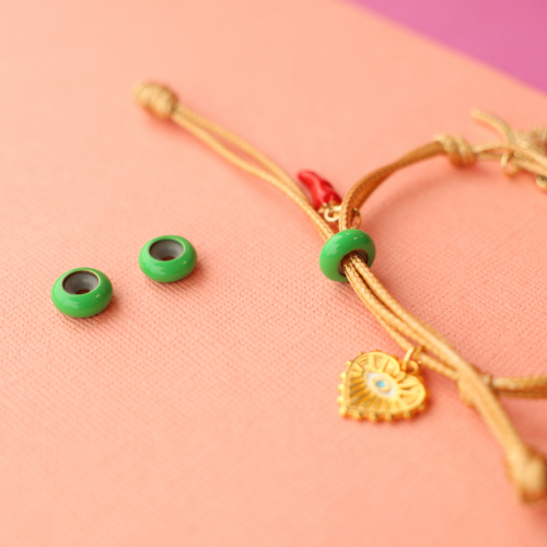 Crea braccialetti colorati con chiusure con perline scorrevole con smalto