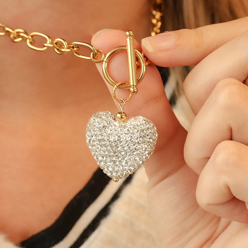 Crea combinazioni uniche con le perline e i ciondoli boh&eacute;mien con glitter