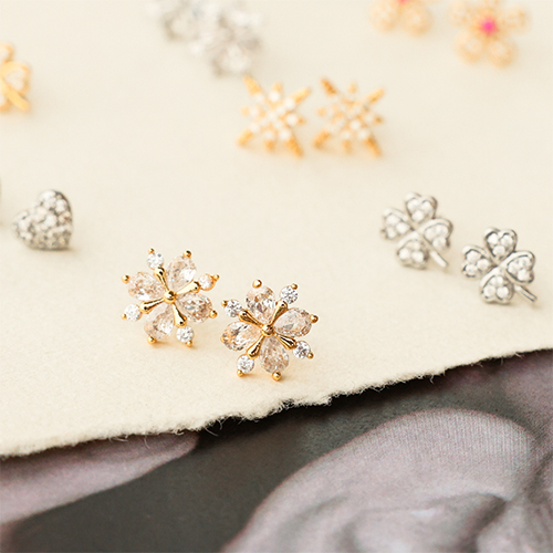 Lasciati ispirare dai nostri nuovi orecchini di metallo in ottone TQ