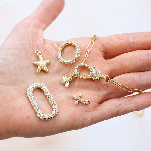 Crea gioielli trendy con ciondoli in metallo TQ ottone