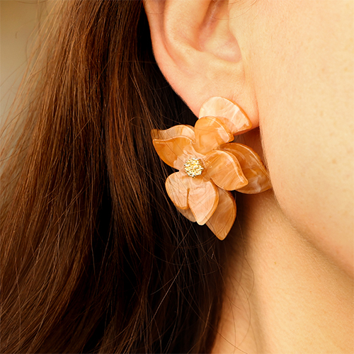 Momento di ispirazione con BY31&reg; pochette & orecchini in resina