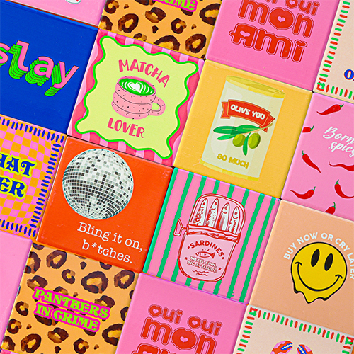 Ispirazione con piastrelle decorative con scritte BY31&reg;