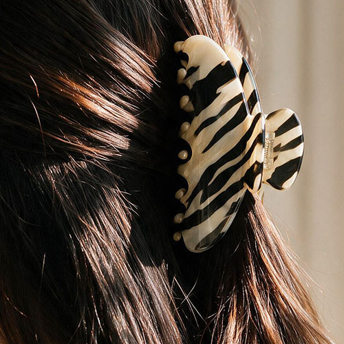 Aggiungi ciondoli ai tuoi elastici per capelli 