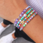 Ecco come puoi creare bracciali e collane con le perline Katsuki, perle d&rsquo;acqua dolce e perline alfabeto:  