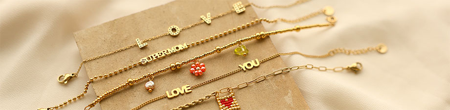 Novità in orecchini e bracciali in acciaio inossidabile Novità in orecchini e bracciali in acciaio inossidabile